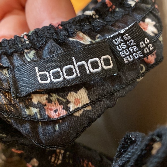 Boohoo Size 12 Black Ditsy Floral Print Mini Dress Front Lace-Up Neckline - Picture 6 of 6